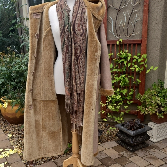 Angelina Beige Teddy Maxi Coat - Picture 7 of 13